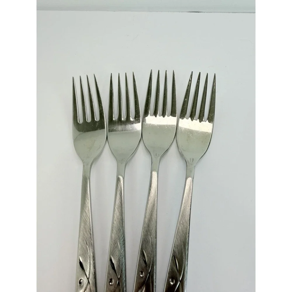 Set of 4 Oneida Heirloom WILL O' WISP 7 5/8